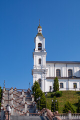 Obraz premium Vitebsk, Belarus - June 26, 2022 : Holy Assumption Cathedral of the Assumption on the hill and the Holy Spirit convent and Western Dvina River