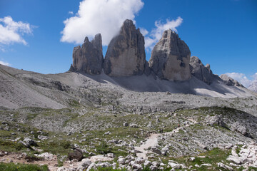 Tres Cimas de Lavaredo en las Dolomitas de Auronzo en el norte de  Italia