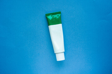 チューブ型の容器