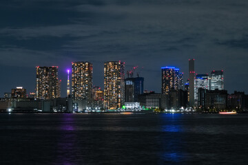 Fototapeta premium 東京都 芝浦ふ頭公園から見える晴海、豊海のビル群 夜景