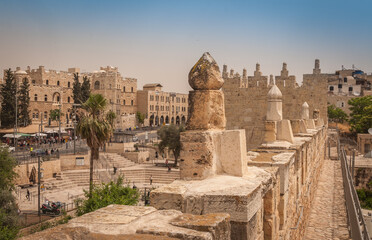 Fototapeta na wymiar Vue de la vieille ville de Jérusalem depuis les remparts Nord