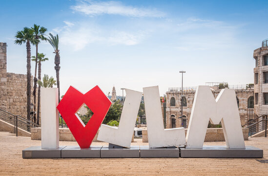 I love JLM statue sur Tsahal sqaure