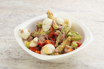 Salad with tuna and avocado