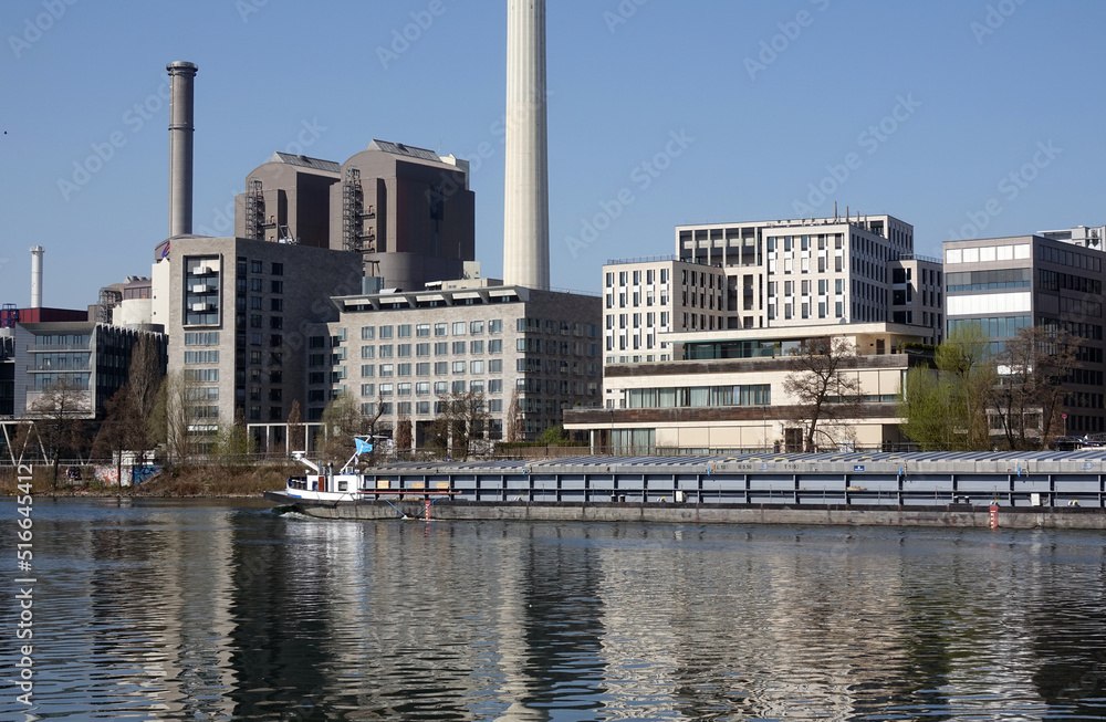 Canvas Prints frachtschiff am heizkraftwerk in frankfurt