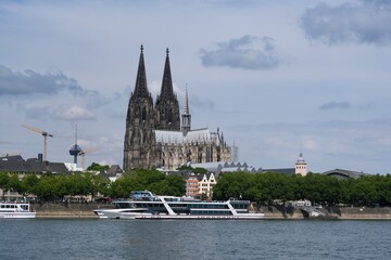 Panorama von K&ouml;ln mit Dom und Rhein