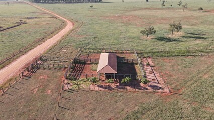 Fazenda de gado, vista de cima, curral para criação de bois