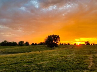 Fototapeta na wymiar Sunset at the farm in Carrollton Missouri