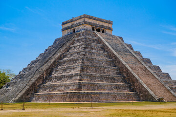 Temple Pyramid of Kukulcan El Castillo, Chichen Itza, Yucatan, Mexico, Maya civilization