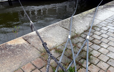 Taue zum Befestigen eines Schiffes an der Anlegestelle