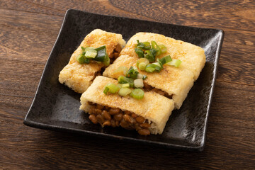 あぶらあげの納豆包み焼き