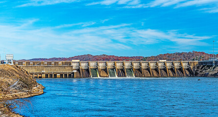 Fototapeta na wymiar Fort Loudoun Lock & Dam is a hydroelectric dam on the Tennessee River in Loudon County, Tennessee creating Fort Loudoun Lake near Knoxville 