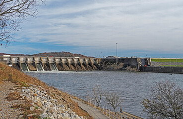 Fort Loudoun Lock & Dam is a hydroelectric dam on the Tennessee River in Loudon County, Tennessee creating Fort Loudoun Lake near Knoxville
 - obrazy, fototapety, plakaty