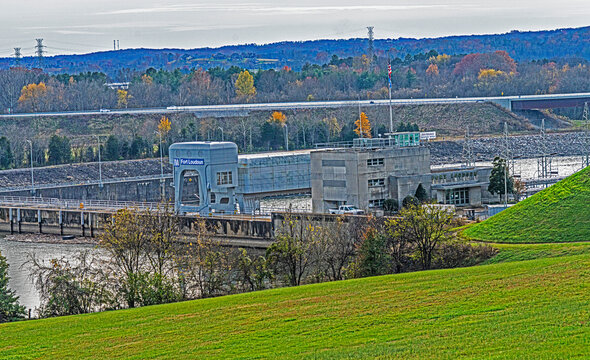 Fort Loudoun Lock & Dam Is A Hydroelectric Dam On The Tennessee River In Loudon County, Tennessee Creating Fort Loudoun Lake Near Knoxville
