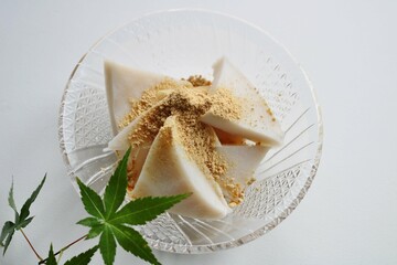 和菓子　涼し気なくず餅　