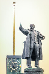 Obraz premium Vladimir Lenin monument in St. Petersburg, Russia
