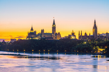 Fototapeta na wymiar Parliament hill in downtown Ottawa. Skyline of canada