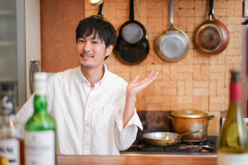 イタリアンキッチンの男性