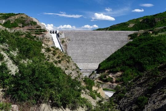 Staudamm von Moglicë am Fluss Devoll in Albanien //
Moglicë Dam on the Devoll River in Albania