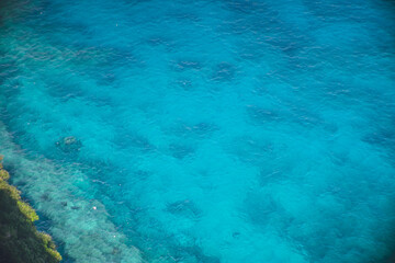 宮古島の離島伊良部島の断崖青い海を見渡す三角点からの絶景