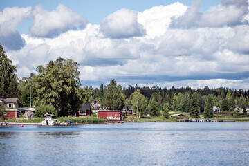 houses on the lake