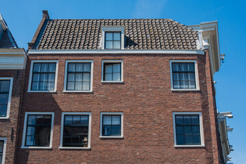 Fototapeta na wymiar facade of an old building in Amsterdam 