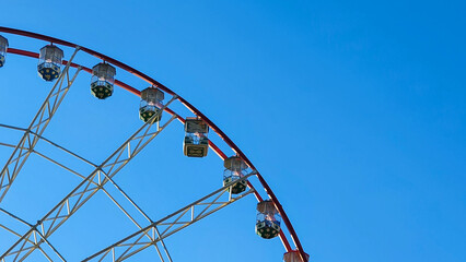 ferris wheel in city park 