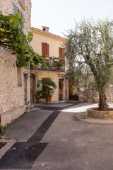 Fototapeta na wymiar old stone houses in Provence France