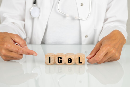 Ein Arzt mit dem Schlagwort IGEL f&uuml;r individuelle Gesundheitsleistungen