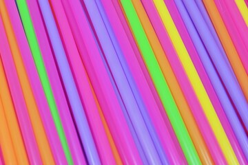 Straws of various colors arranged diagonally perpendicularly. - obrazy, fototapety, plakaty