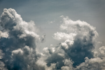 Obraz premium Raine dark clouds in gray sky with sun light