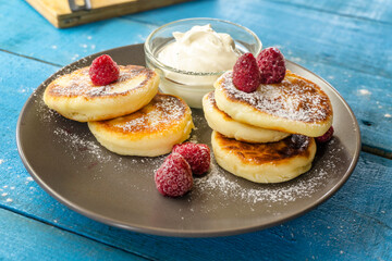 Cottage cheese pancakes or curd fritters. sirniki. Breakfast with cheesecake, fresh berries. food concept