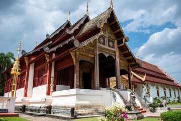 Templo budista milenario en Chiang Mai, Tailandia	