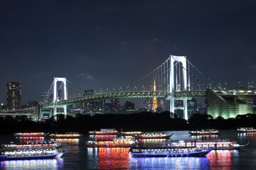 Fototapeta na wymiar rainbow bridge at night