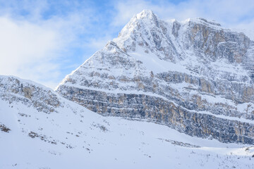 Fototapeta na wymiar Pure winter mountain scenery in wilderness in Banff National Park, Alberta, Canada