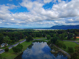 Obraz premium View of river, mountains, and lake from above