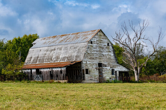 Old Barn in rural Arkansas