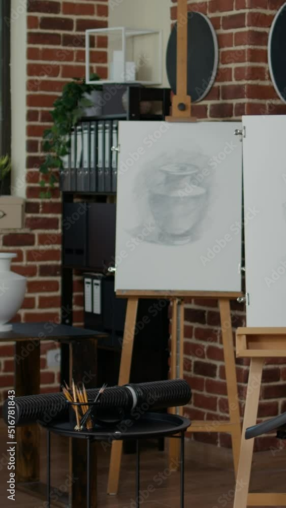 Fototapete vertical video: nobody in workplace used for art class lesson with students to learn new drawing ski