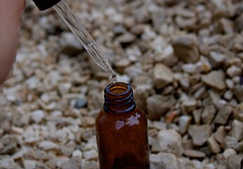 Flasche mit Pipette 