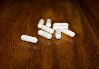 Fototapeta na wymiar Tabletten auf einem Tisch 