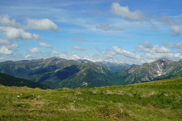 Fototapeta na wymiar view of the peaks in the mountains