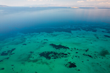 Wyspa Agistrii w Grecji, widok z góry z drona. Widok na piękne morze śródziemne.
 - obrazy, fototapety, plakaty