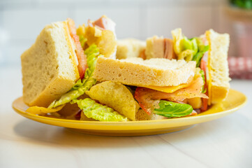 deli sandwich with chips