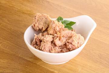 Canned tuna fish with oil