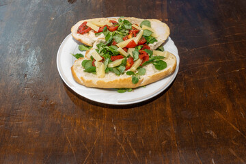 Salumi formaggi e mozzarelle con taralli