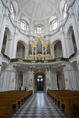 Fototapeta premium Innenraum und Orgel der Hofkirche zu Dresden