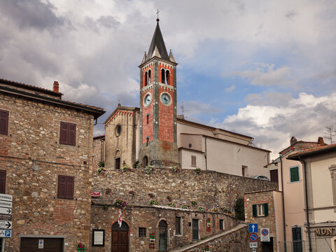 Ambra, Bucine, Arezzo, Tuscany, Italy: view of the old town with the ancient Santa Maria Assunta church.