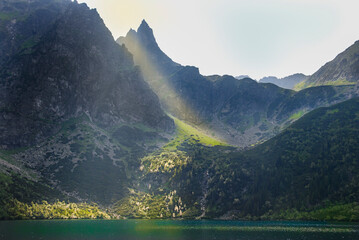 promień słońca na Morskim Okiem w Tatrach - obrazy, fototapety, plakaty