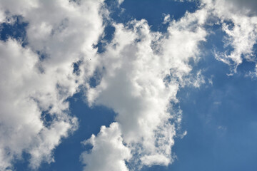 Clouds in the blue sky .