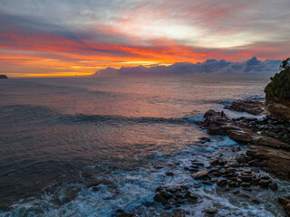 Obraz premium Sunrise over the sea with high cloud filled sky