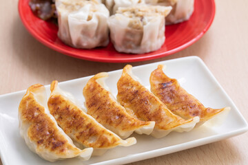 焼売と餃子　Shumai and dumplings	